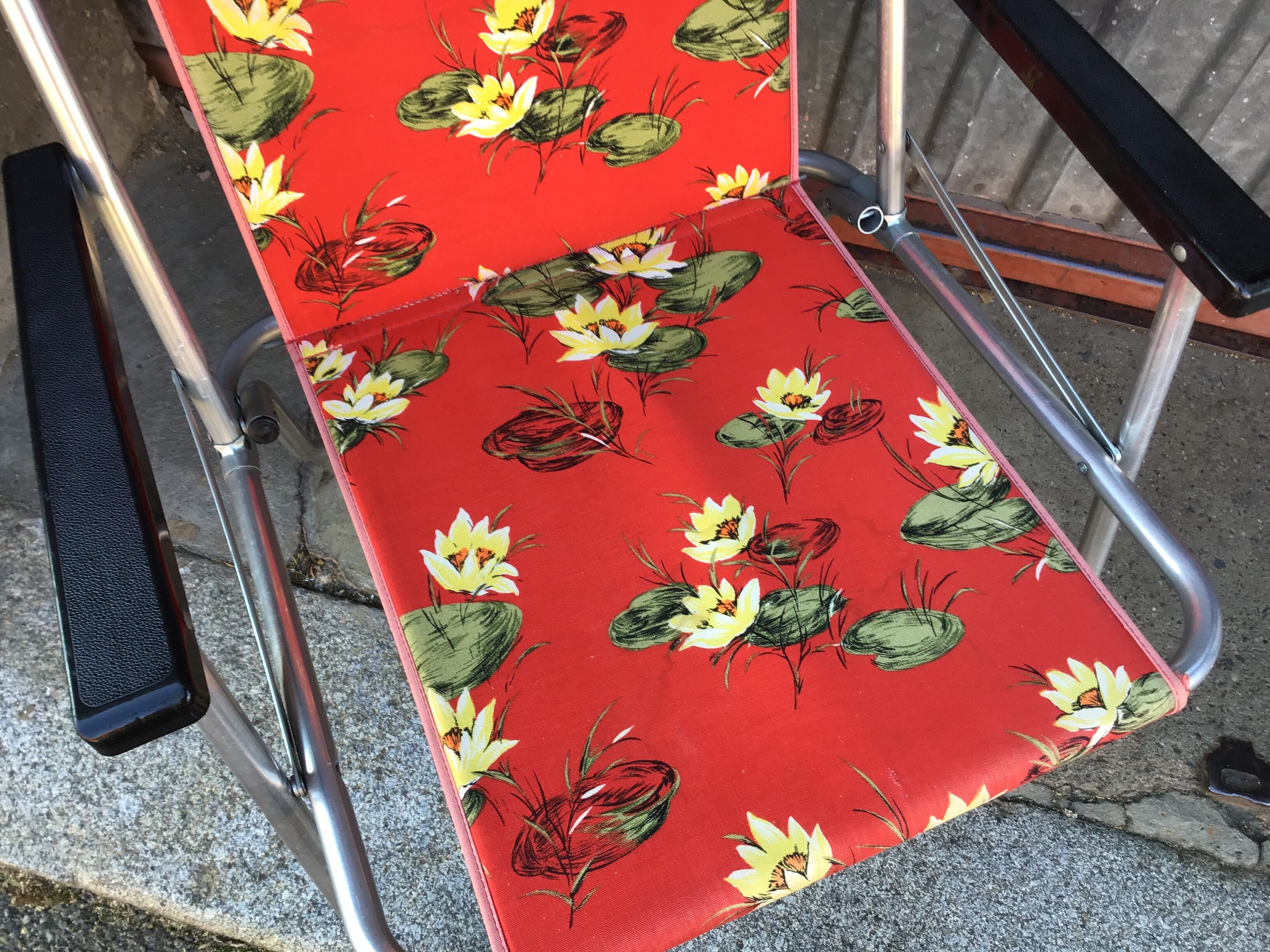 Fauteuil de camping vintage toile fleuri
