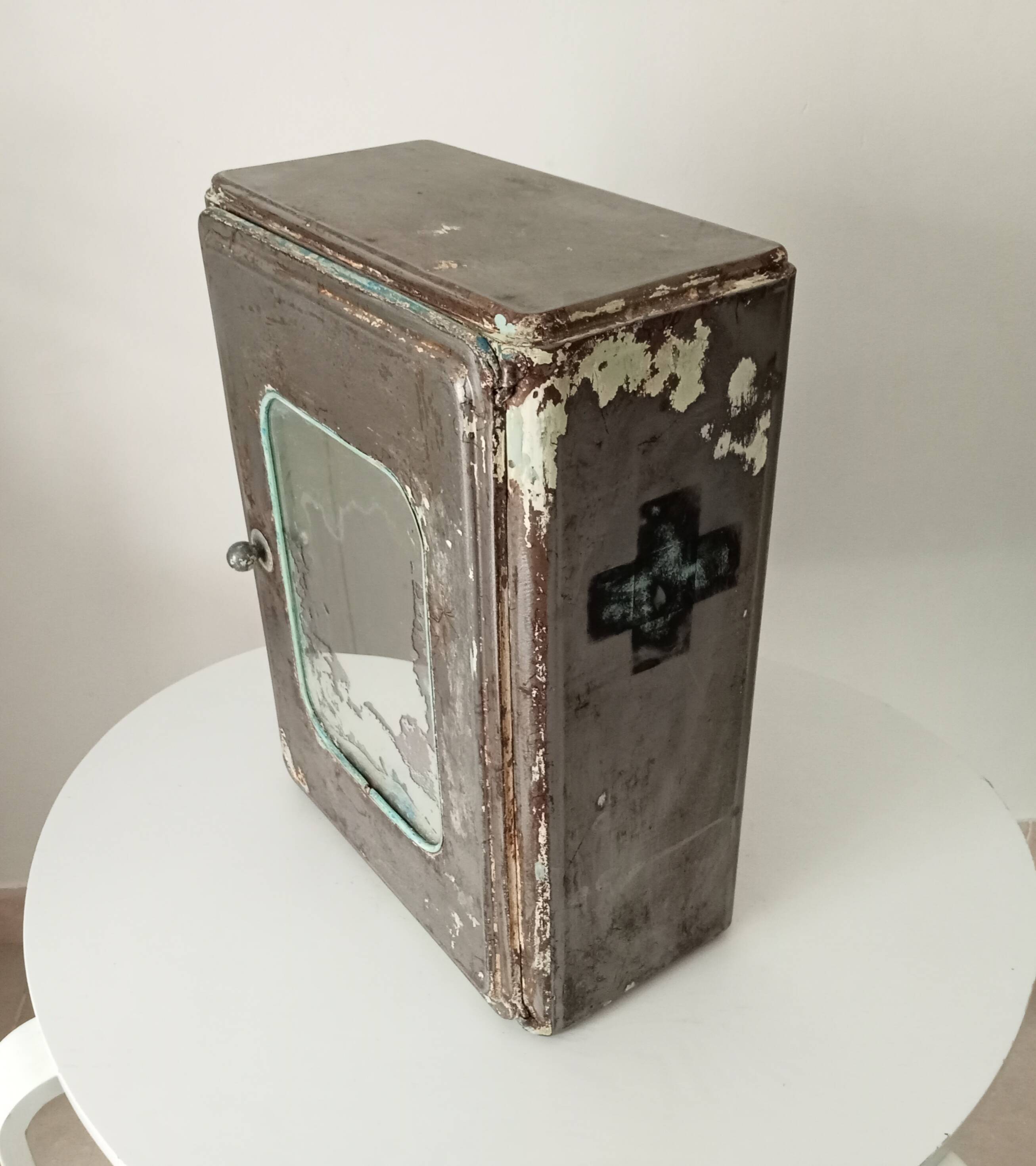 Vintage metal medicine cabinet from the 1950s