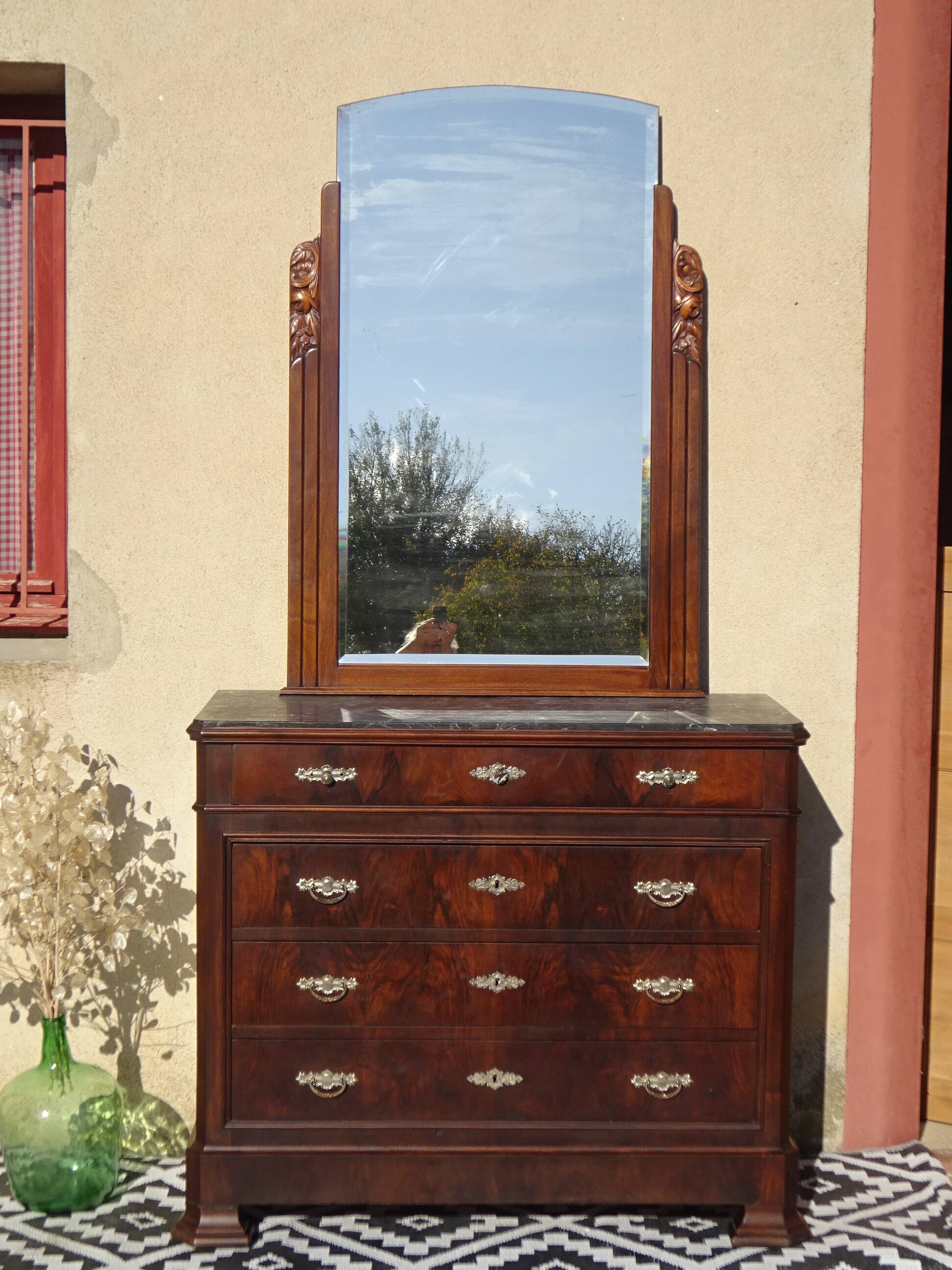 Walnut chest of drawers, black marble top