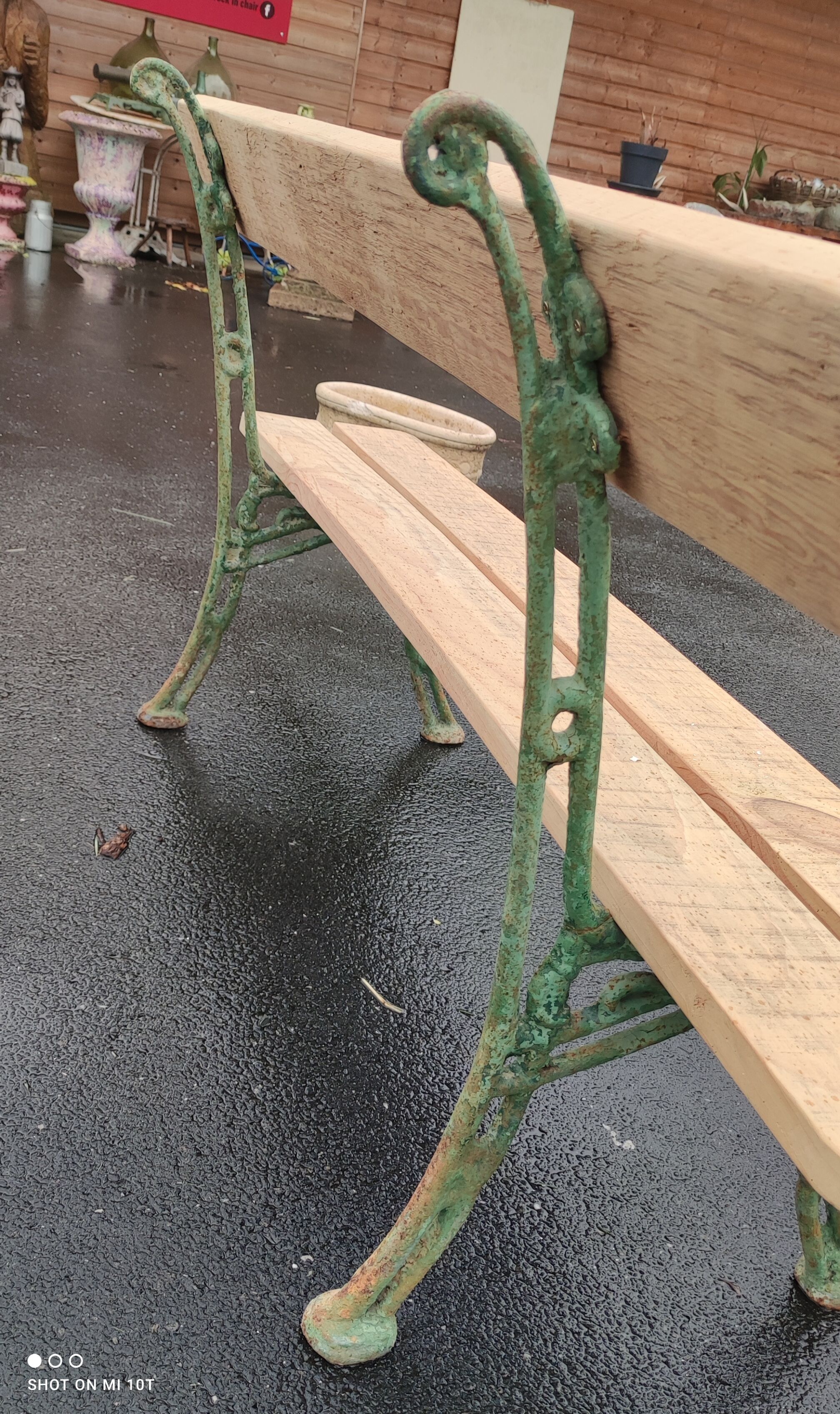 Old garden bench cast-cast foot