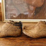 2 pairs of children's shoe trees