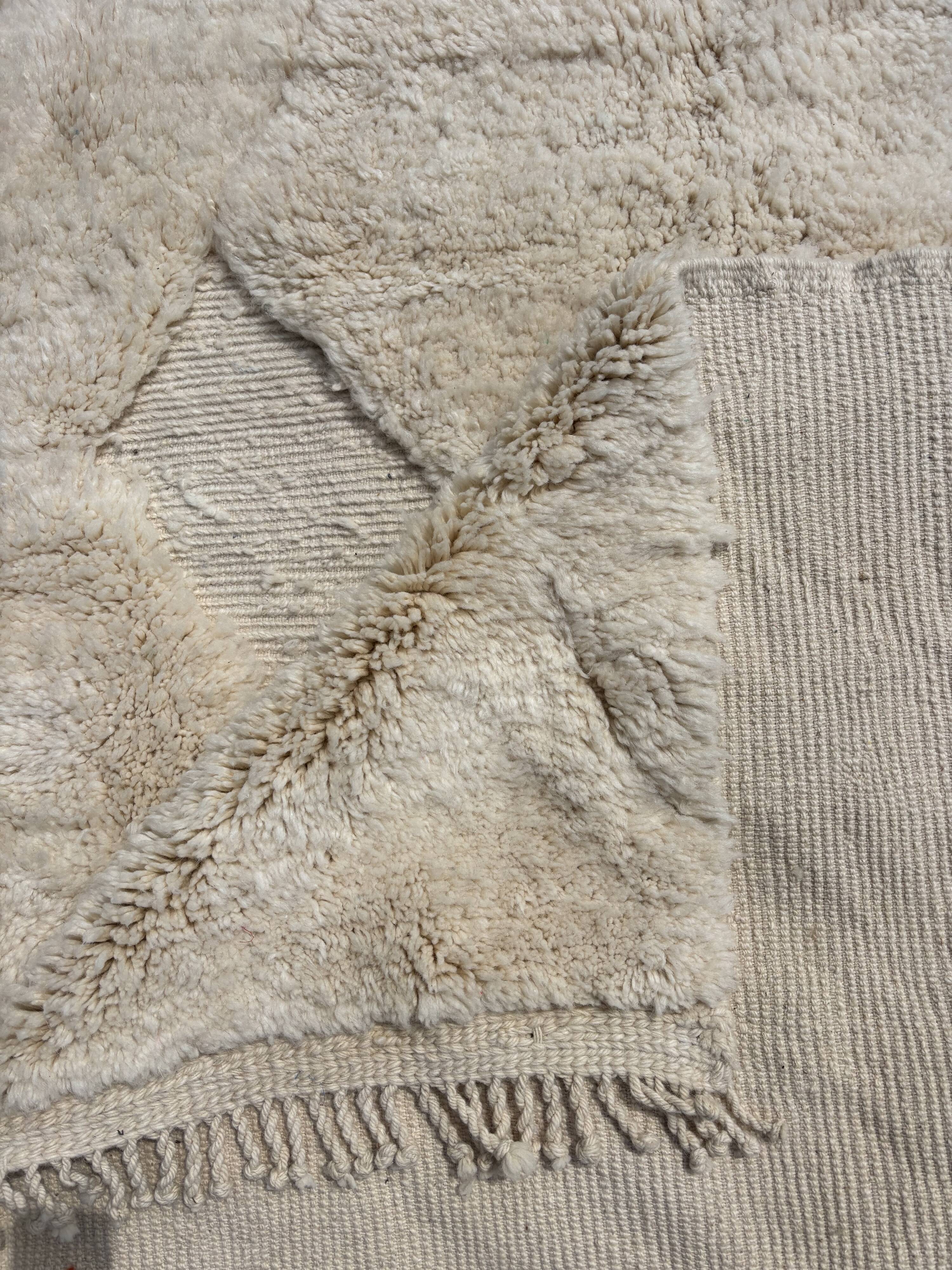 White Moroccan shaggy wool rug