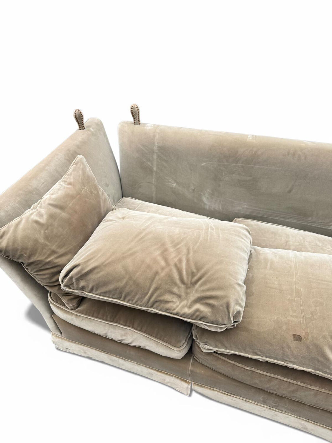 Beautiful Knole model canapé in velvet.