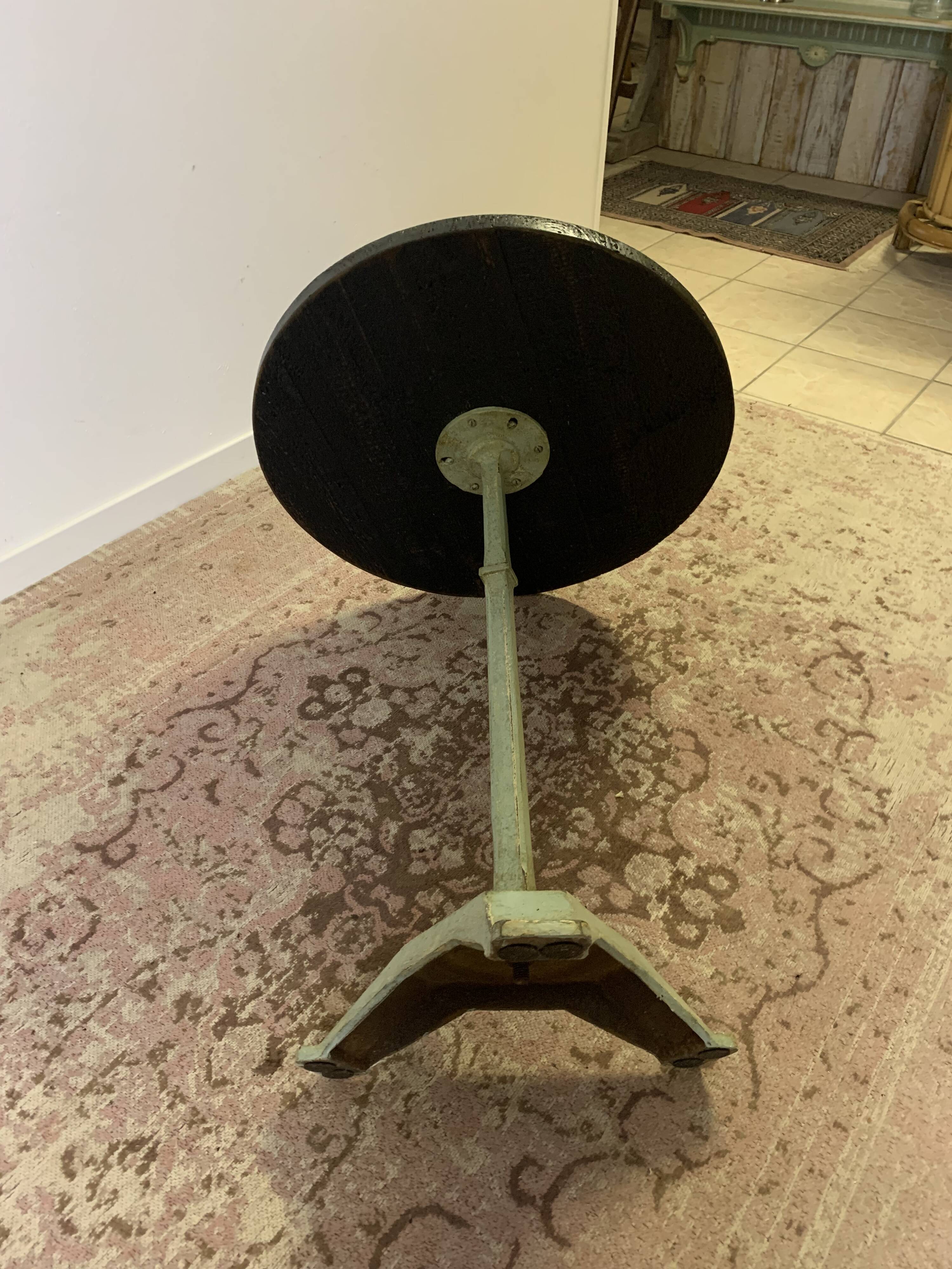 Petite table de bistrot type guéridon