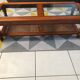 Table basse en merisier plateau verre cannage