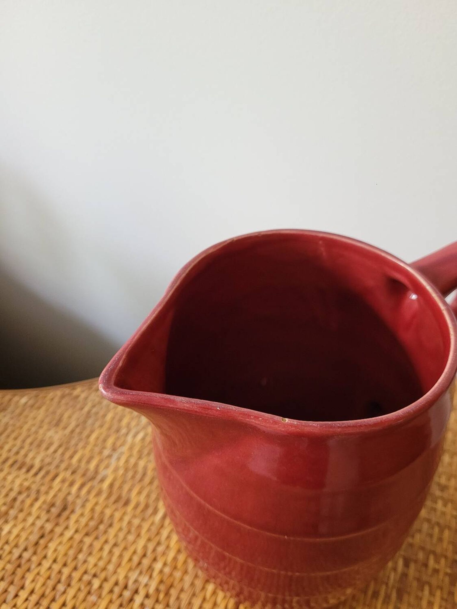 Pichet en porcelaine vernissée