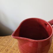 Pichet en porcelaine vernissée