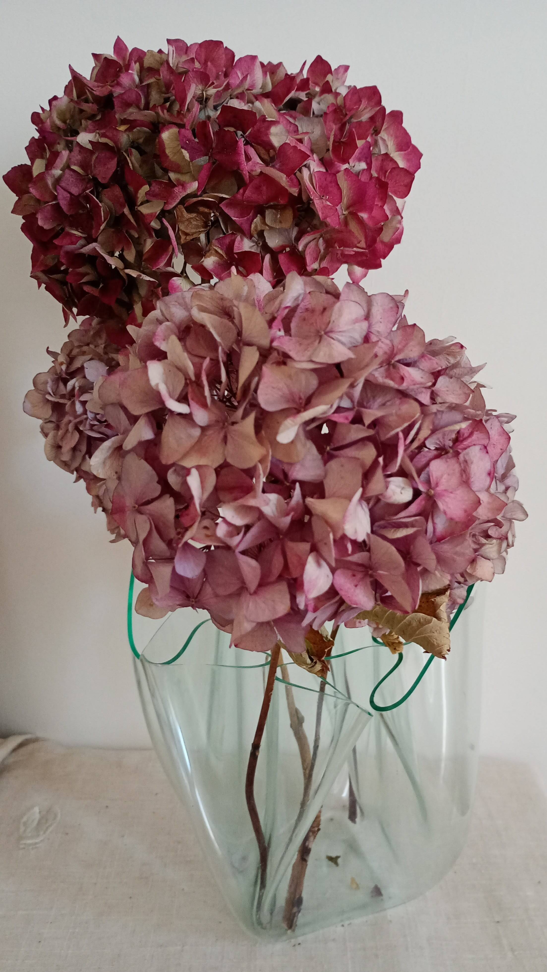 Guzzini handkerchief vase from the 1970s