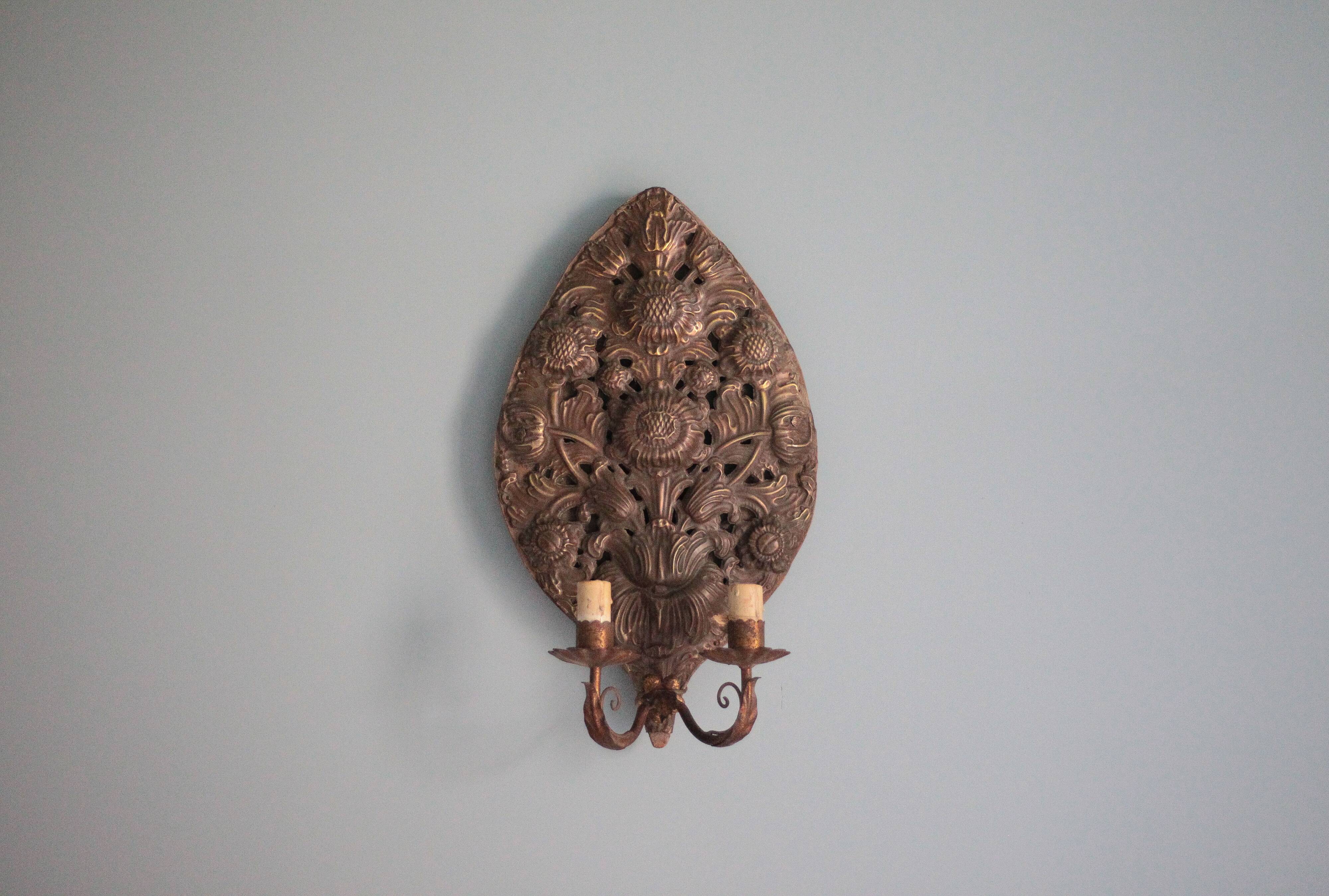 Pair of wall sconces in embossed brass with floral patterns, wall lamp, sconce.