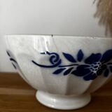 Bol ancien en faïence à décor de fleurs bleues