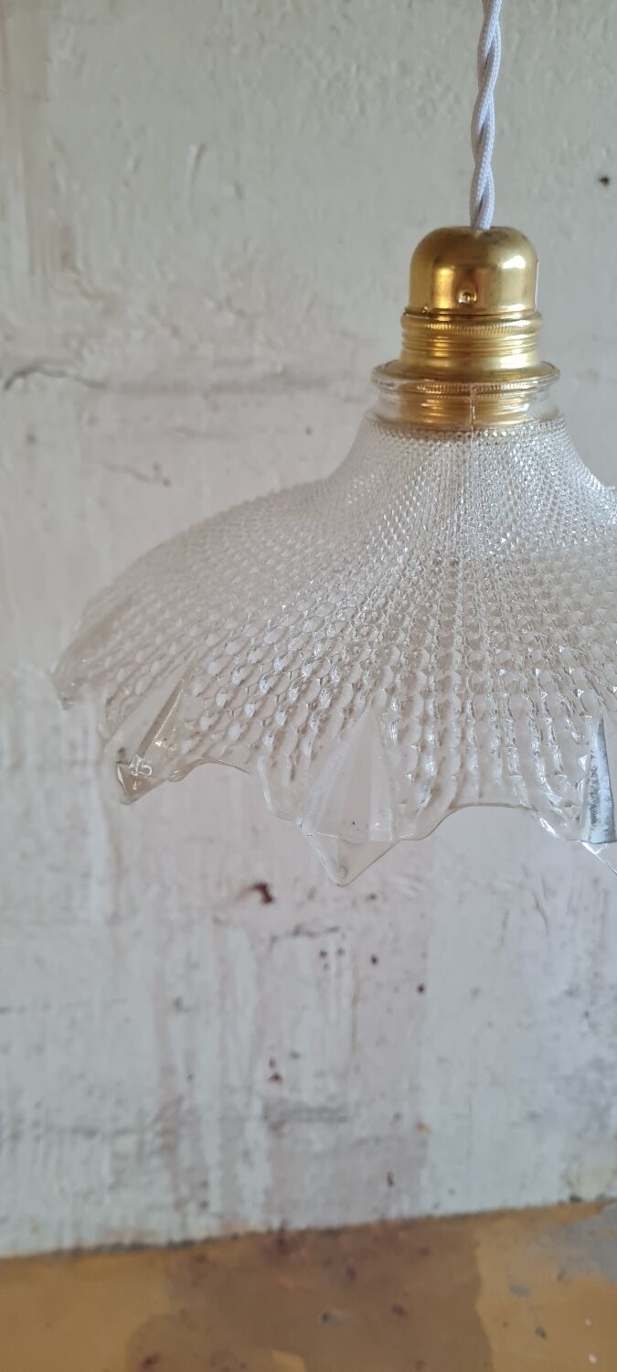 Pressed glass suspension