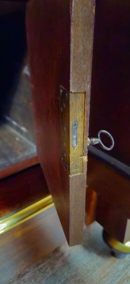 Parisian buffet in Louis XVI style – Mahogany and gilded brass – Marble top –