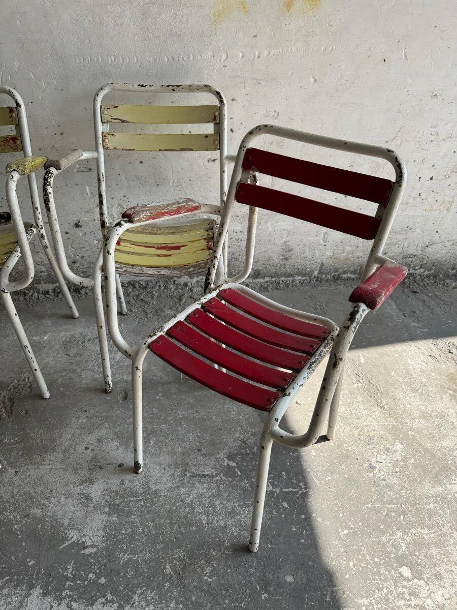Vintage white metal and lacquered wood garden chairs from the 1970s — set of 3, multicoloured slats.