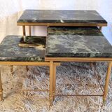 Pull-out tables in gilded metal and green marble – 60s/70s