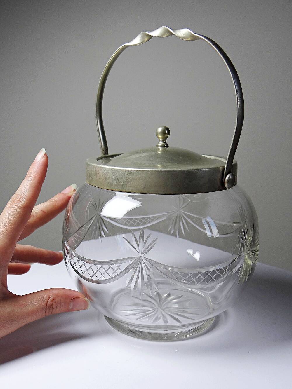 Pot/bowl with a bubble design, antique engraved crystal from Bohemia and silver-plated metal, 1920-1940.