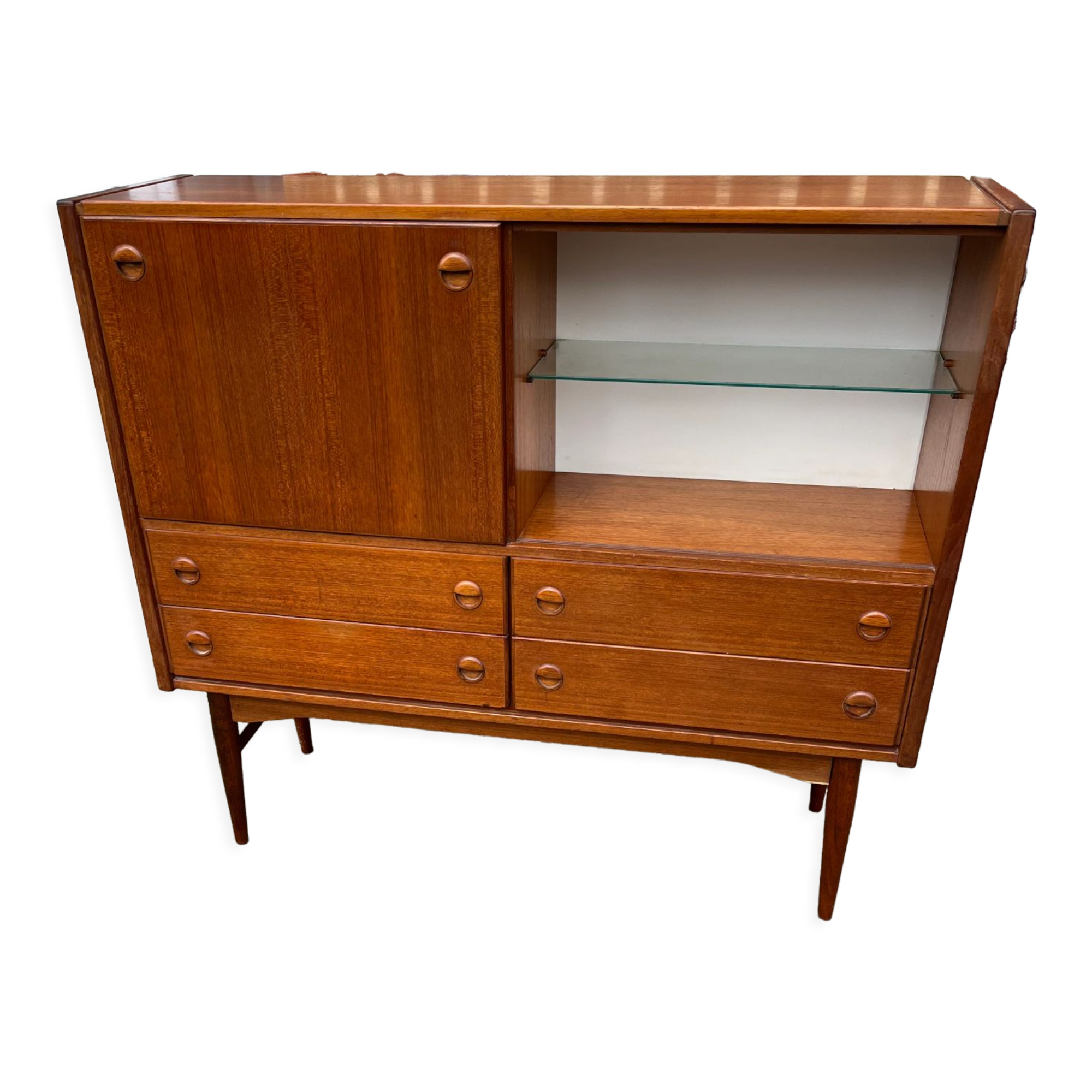 Scandinavian window dresser