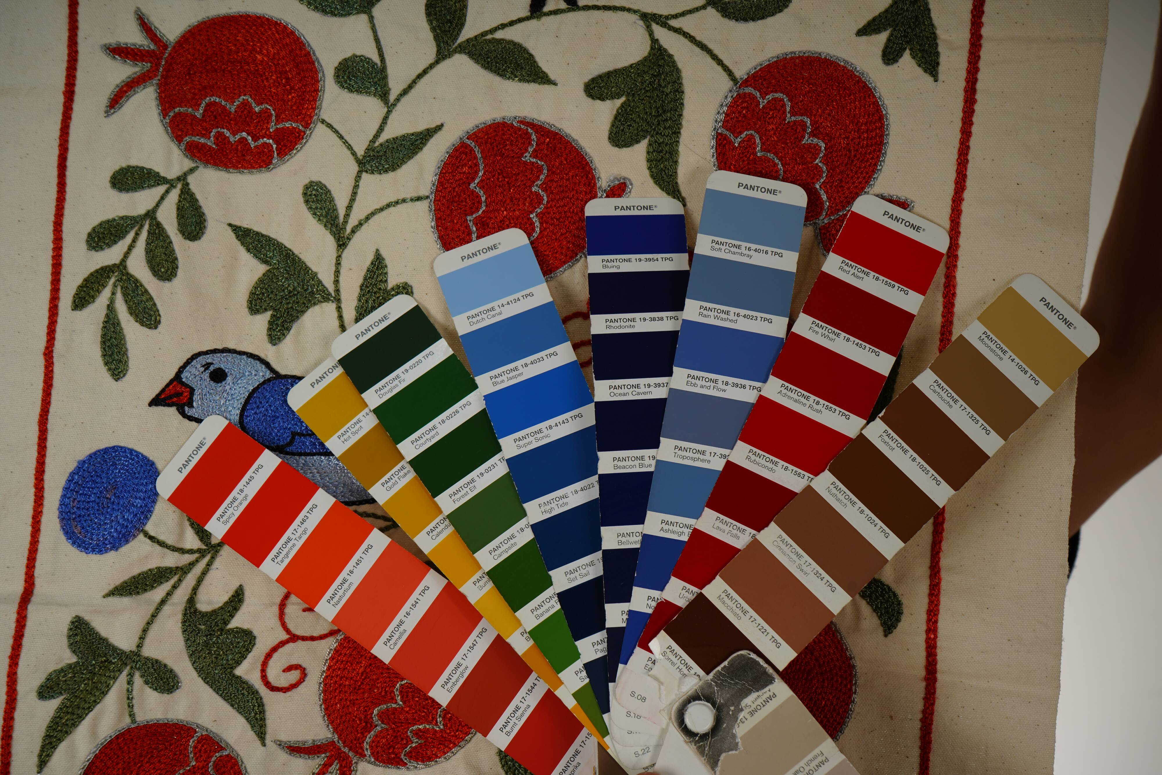 Vintage Turkish rug hand-knotted 50x92cm