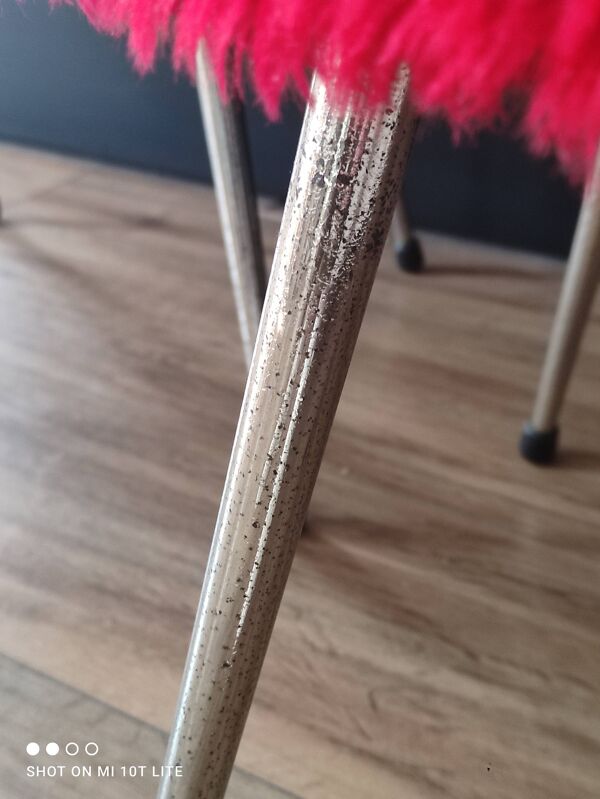 Paire de chaises moumoute rouge cardinal authentiques années 60