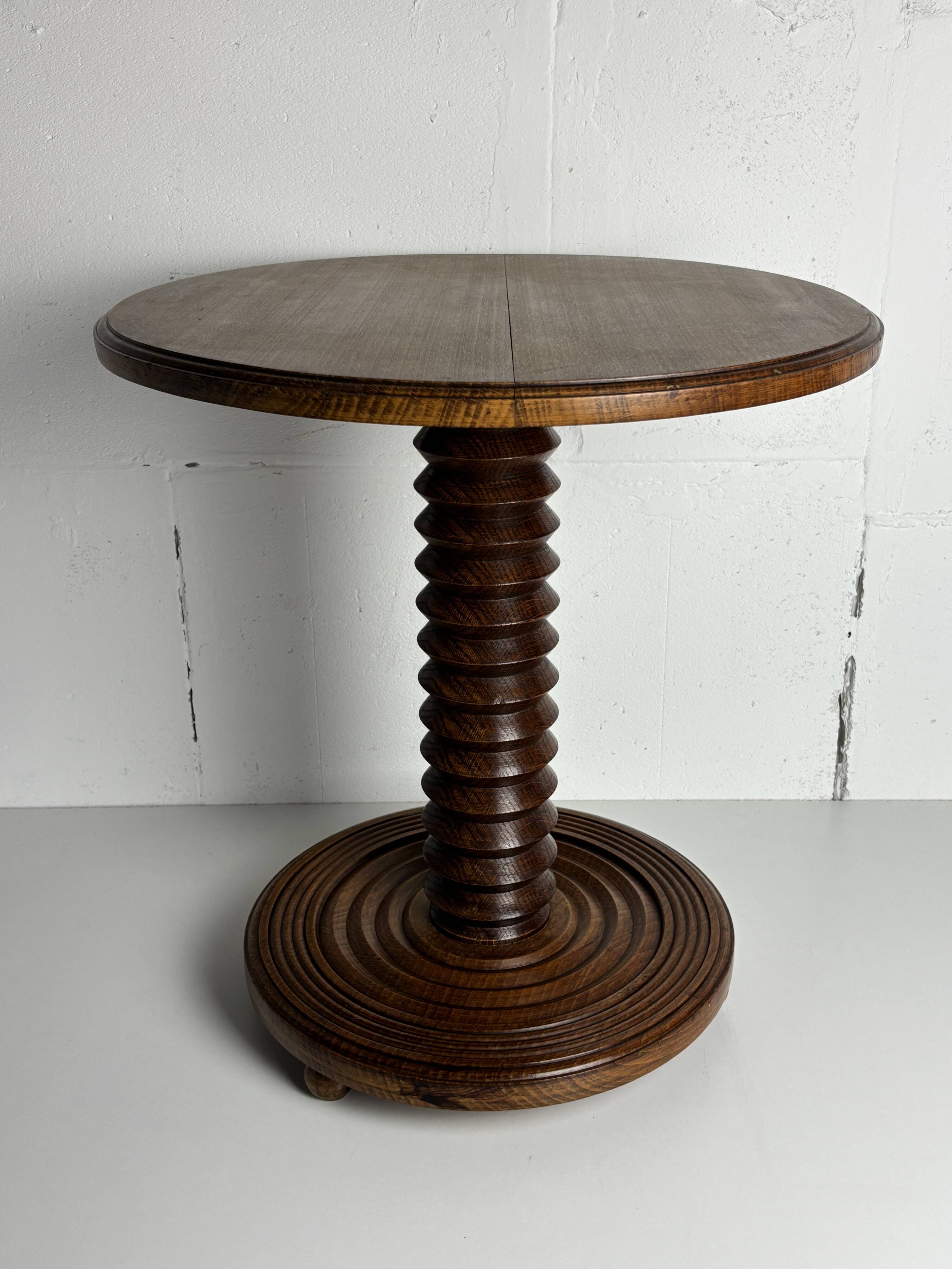 Table d'appoint brutaliste en bois tourné avec pressoir à vin