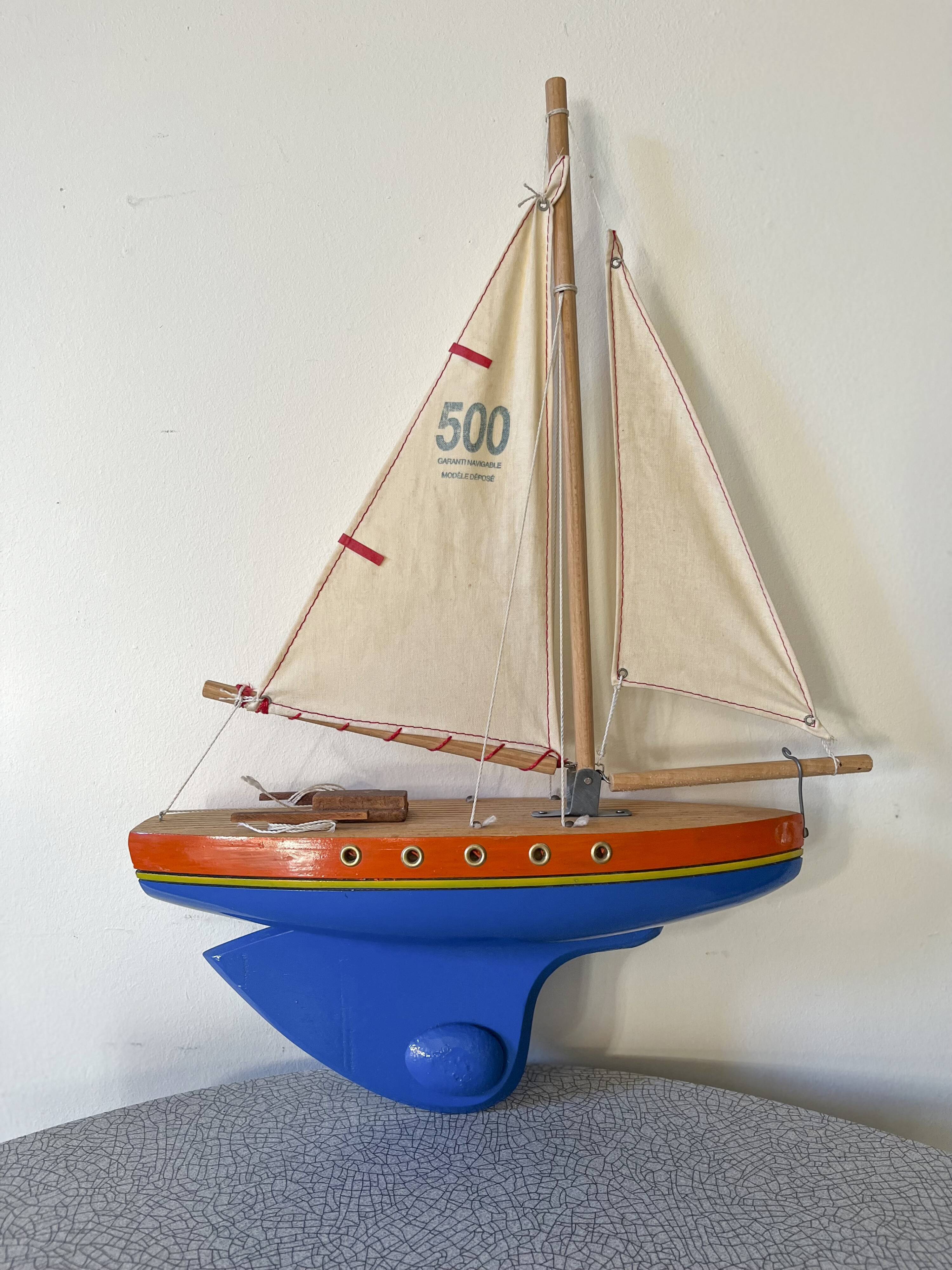 Basin sailboat "Tirot 500" navigable wood, antique toy with pretty vintage colors