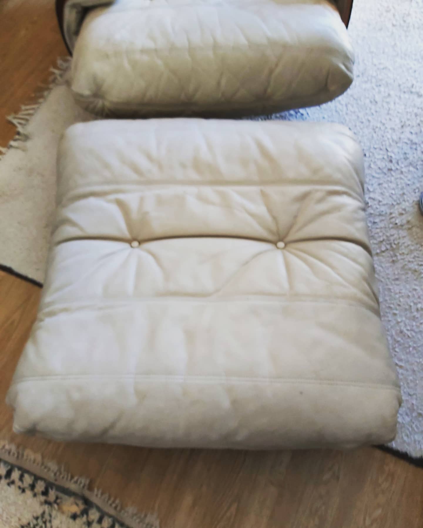 Fauteuil et pouf Marsala de Michel Ducaroy pour Ligne Roset