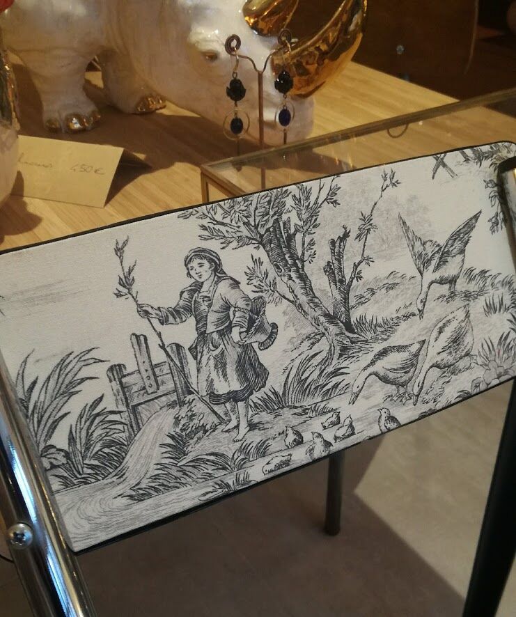 Formica chair in Jouy canvas mode