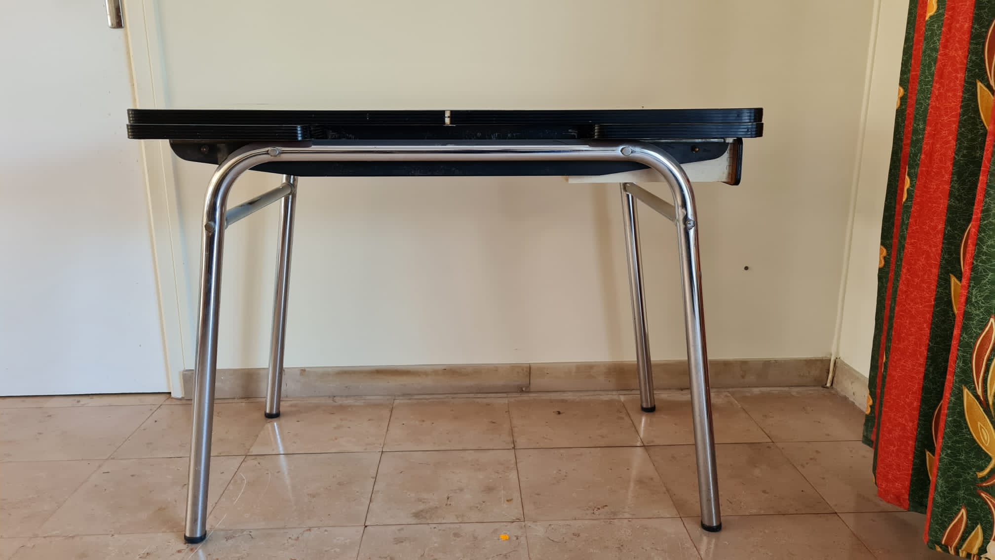 Formica extendable table & chairs