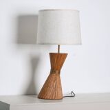 Lampe de table en rotin en forme de sablier