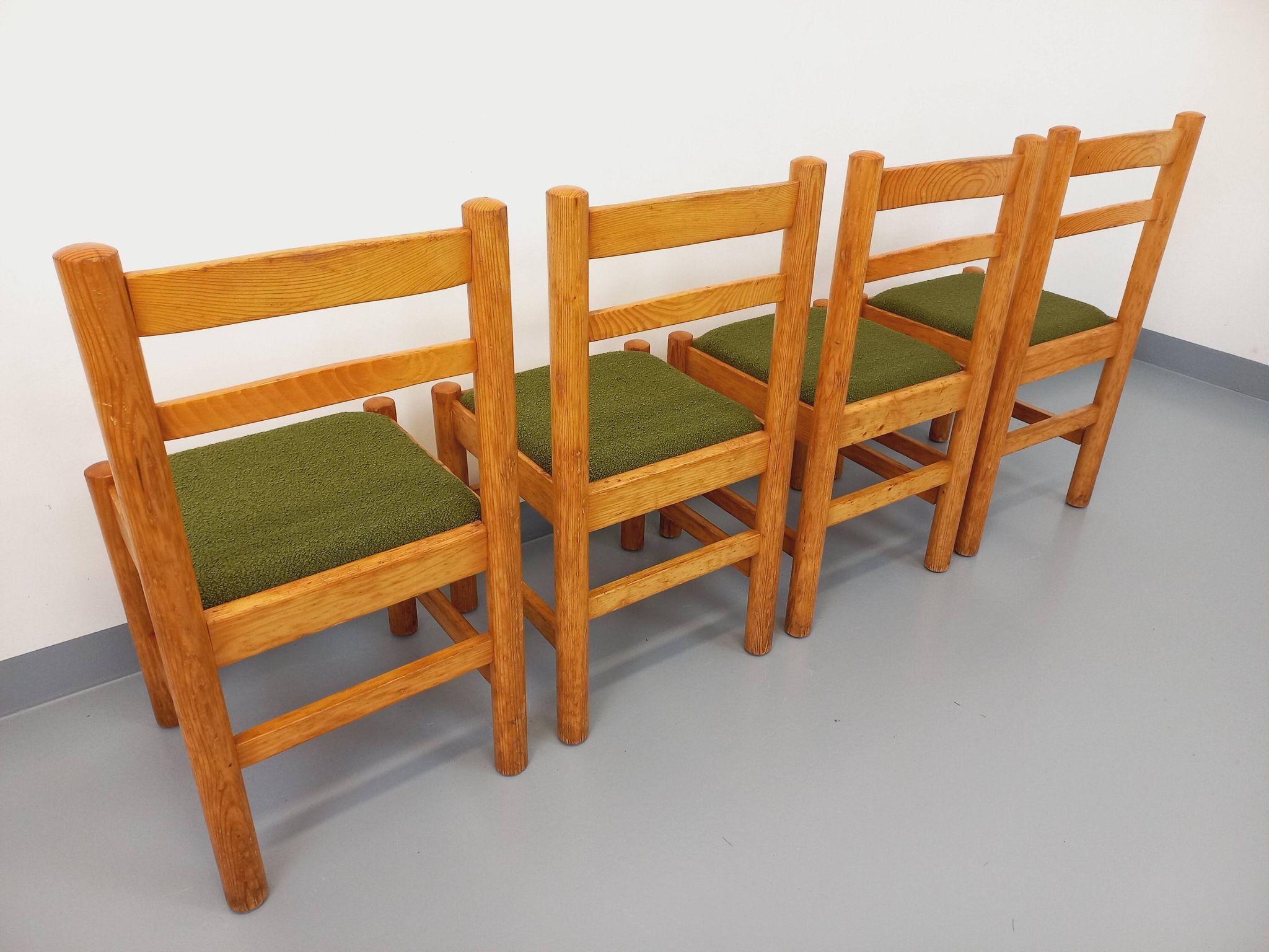 Set of 4 vintage chairs in pine and khaki green bouclette fabric from the 70s