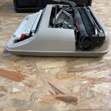Underwood 319 typewriter made for Olivetti.