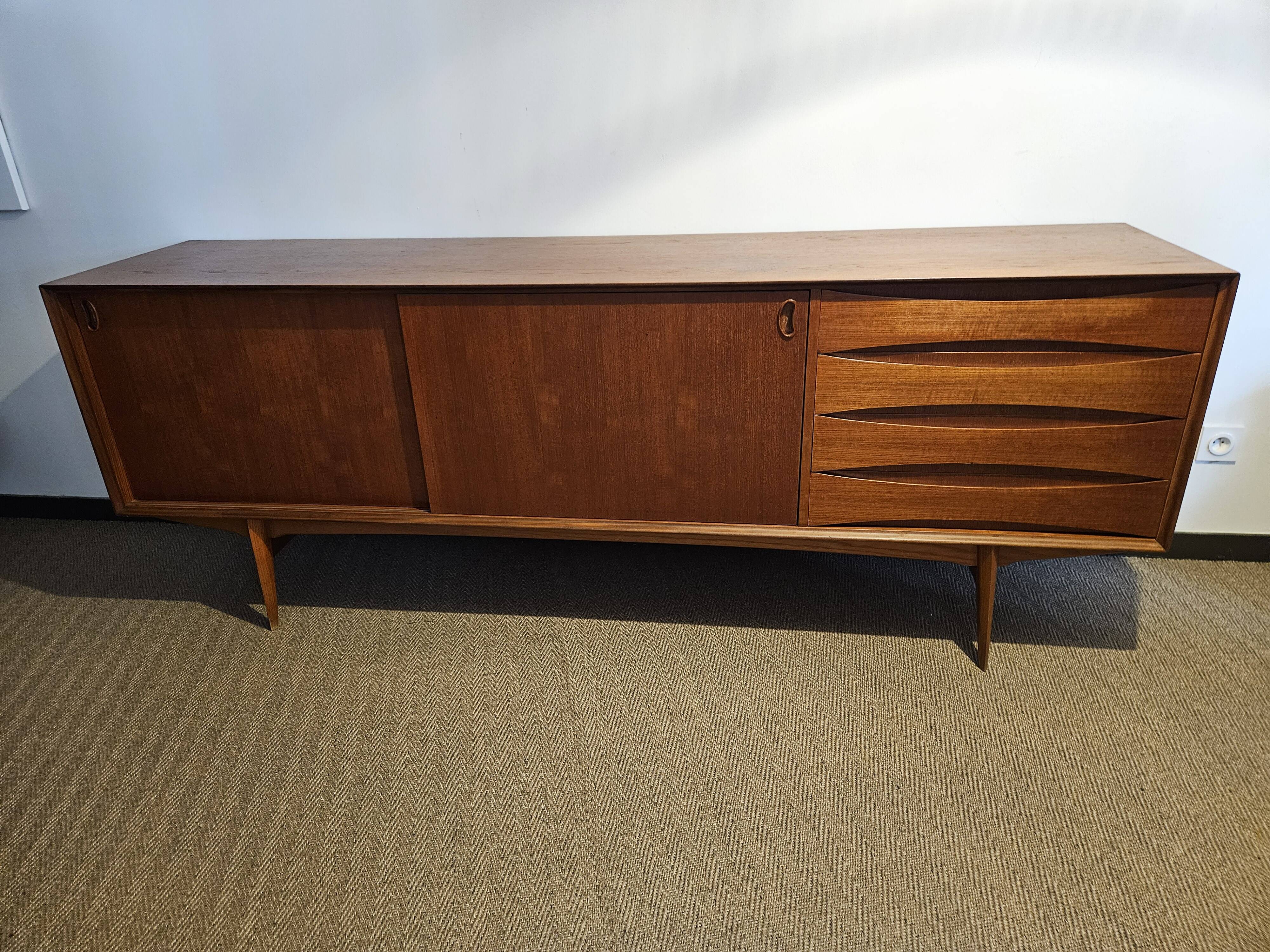 Sacndinavian sideboard