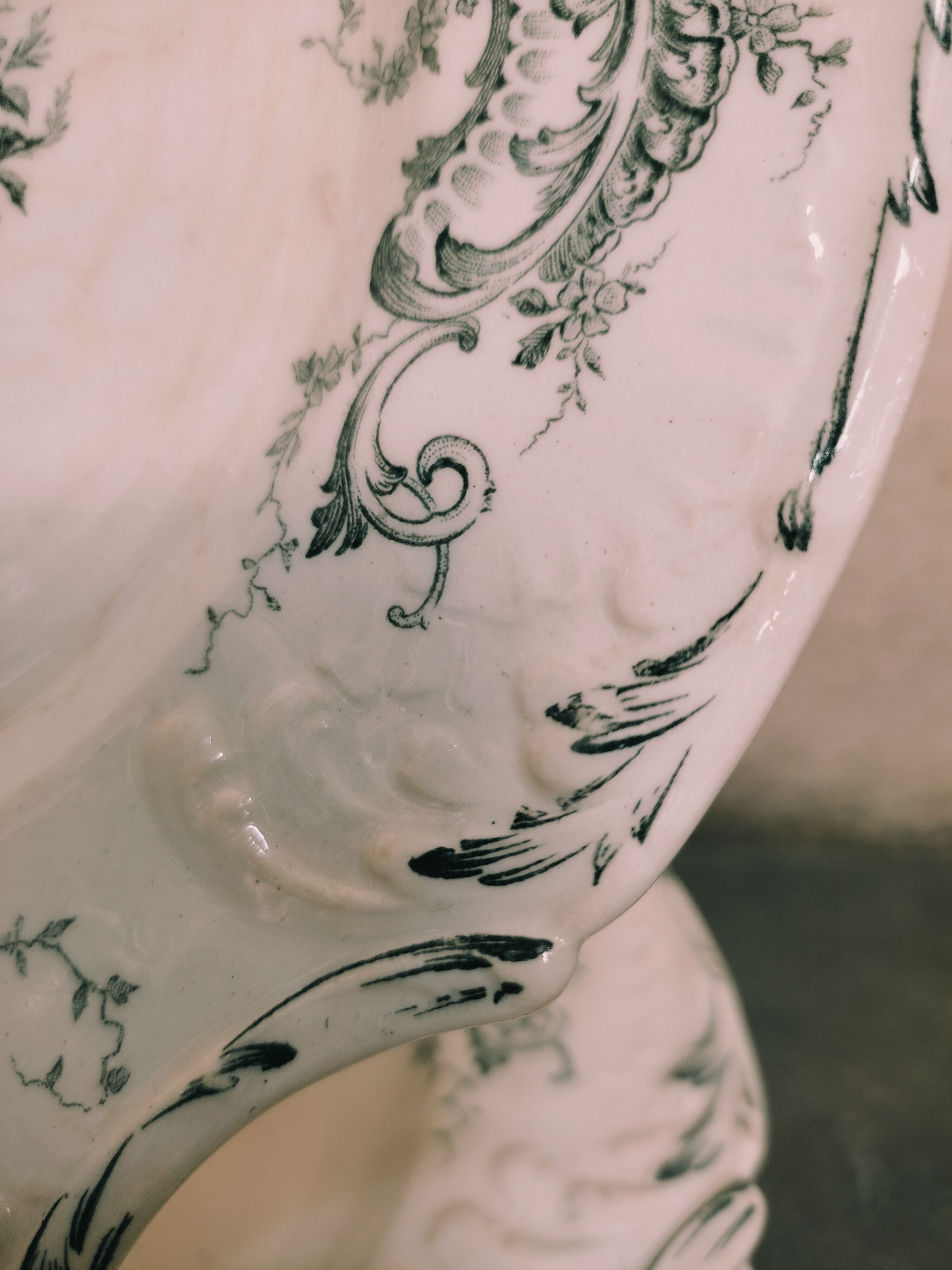 6 flat earthenware plates by Gien