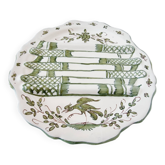 Asparagus plate in French porcelain from Moustiers with reliefs and hand painted