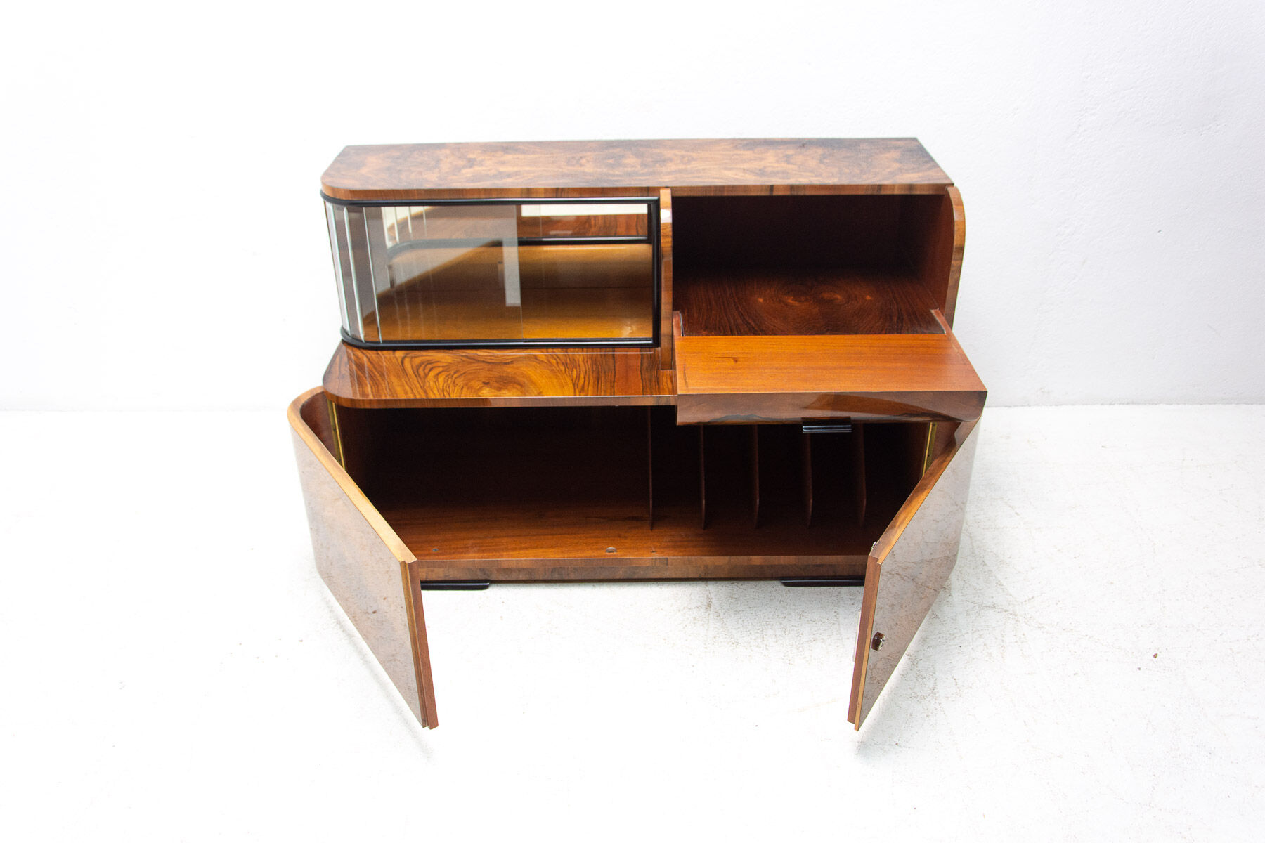 Art deco bar cabinet attribute to jindřich halabala, 1930s