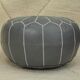 Pouf marocain en cuir gris