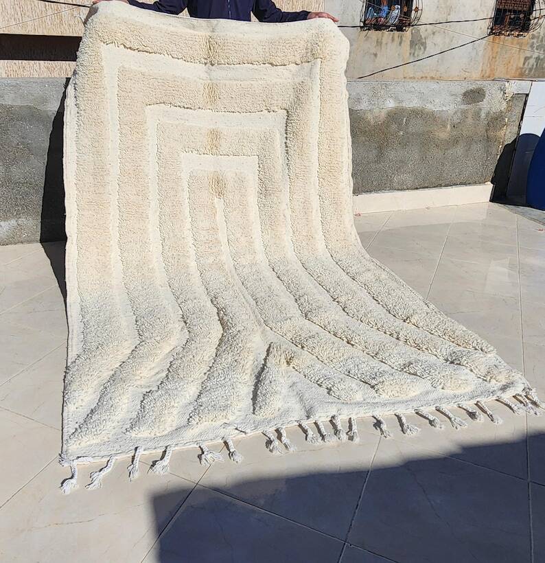 Moroccan rug in natural wool 200cm x 300cm