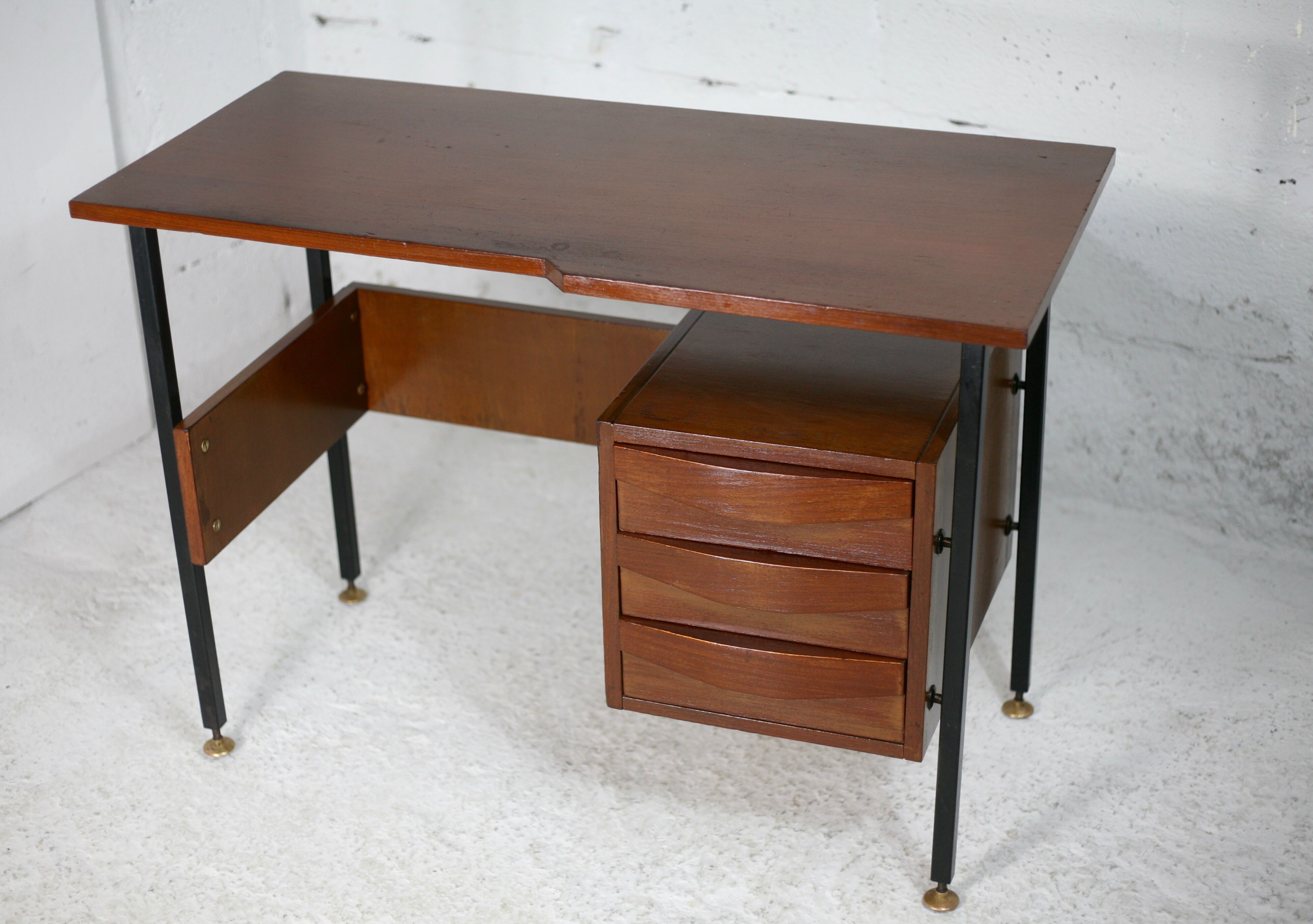 Bureau en bois léger, France, circa 1950