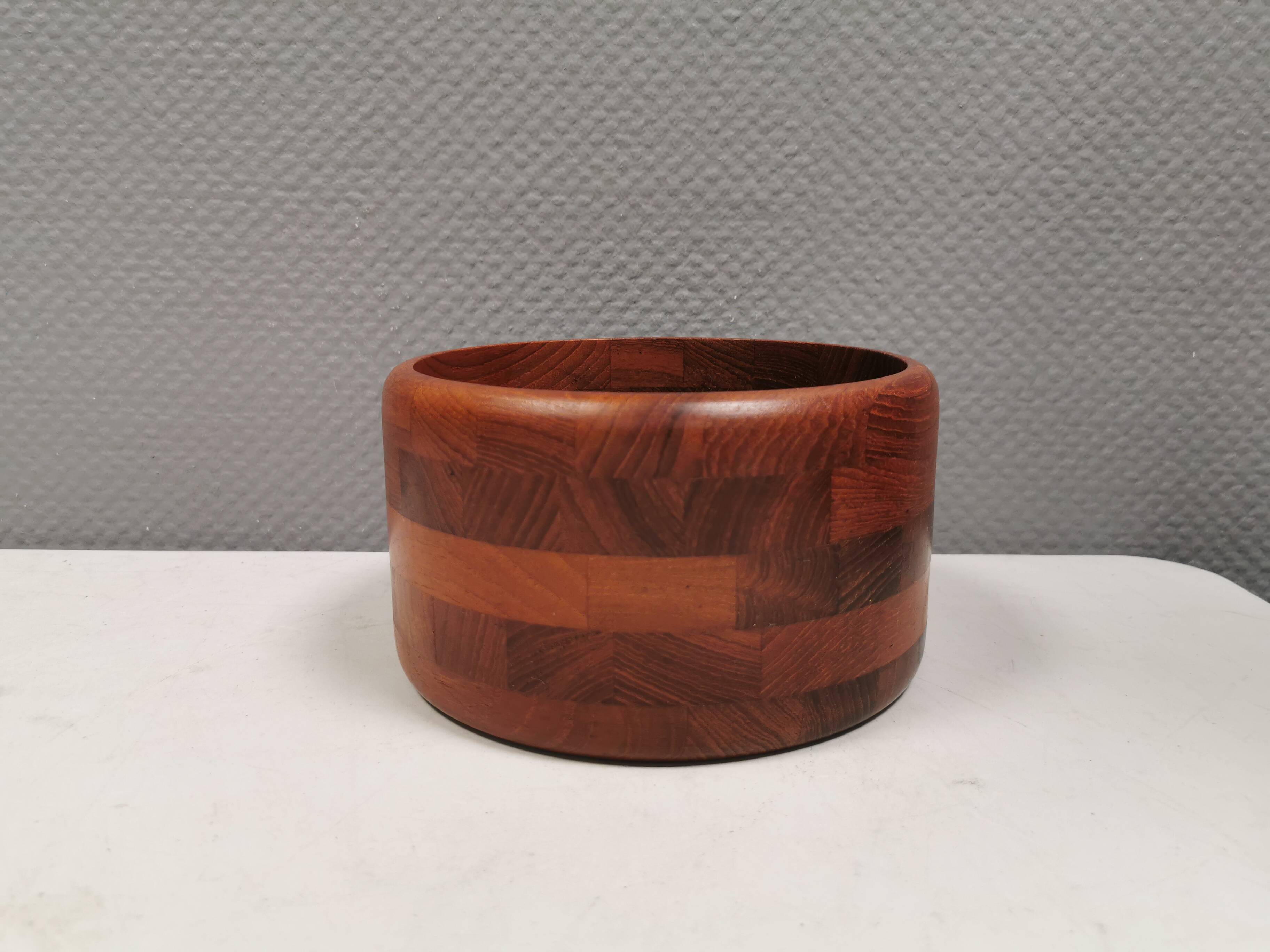 Beautiful wooden bowl in teak from Danish Kjeni 1950s.
