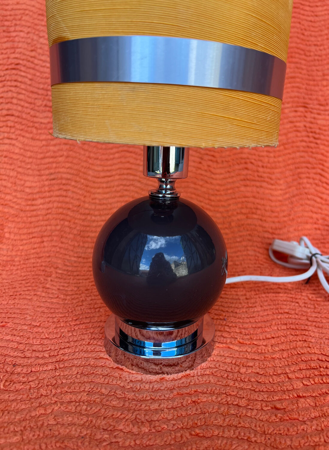 VINTAGE 1970 TABLE LAMP CHROME BASE & BROWN RESIN BALL SHADE