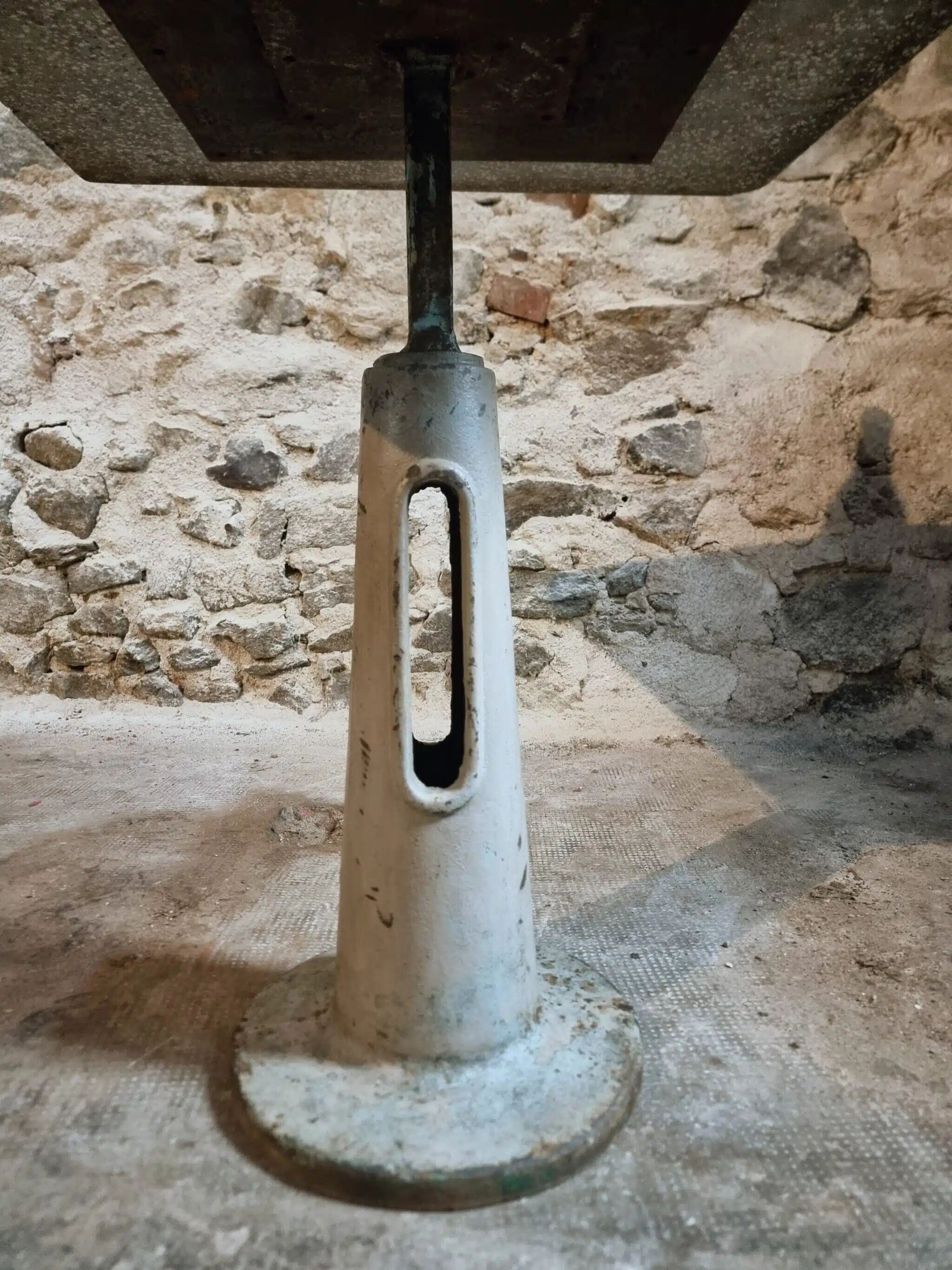 Table de bistrot de jardin industrielle avec plateau en terrazzo, France, milieu du XXe siècle