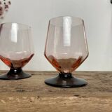 4 pink glasses with black stem