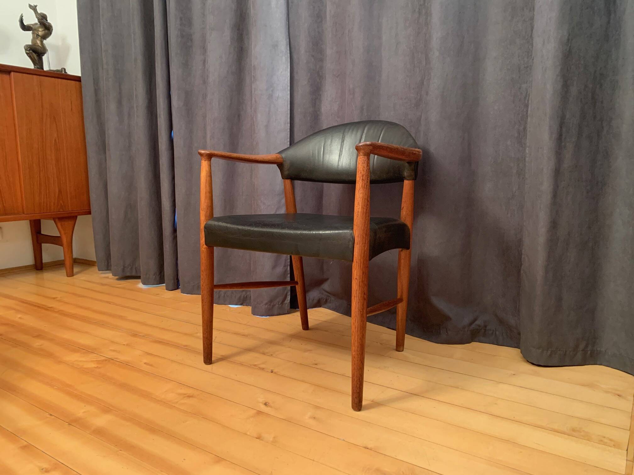 Armchair Model 223 designed by Kurt Olsen, Slagelse Mobelvaerk, Denmark, 1950s