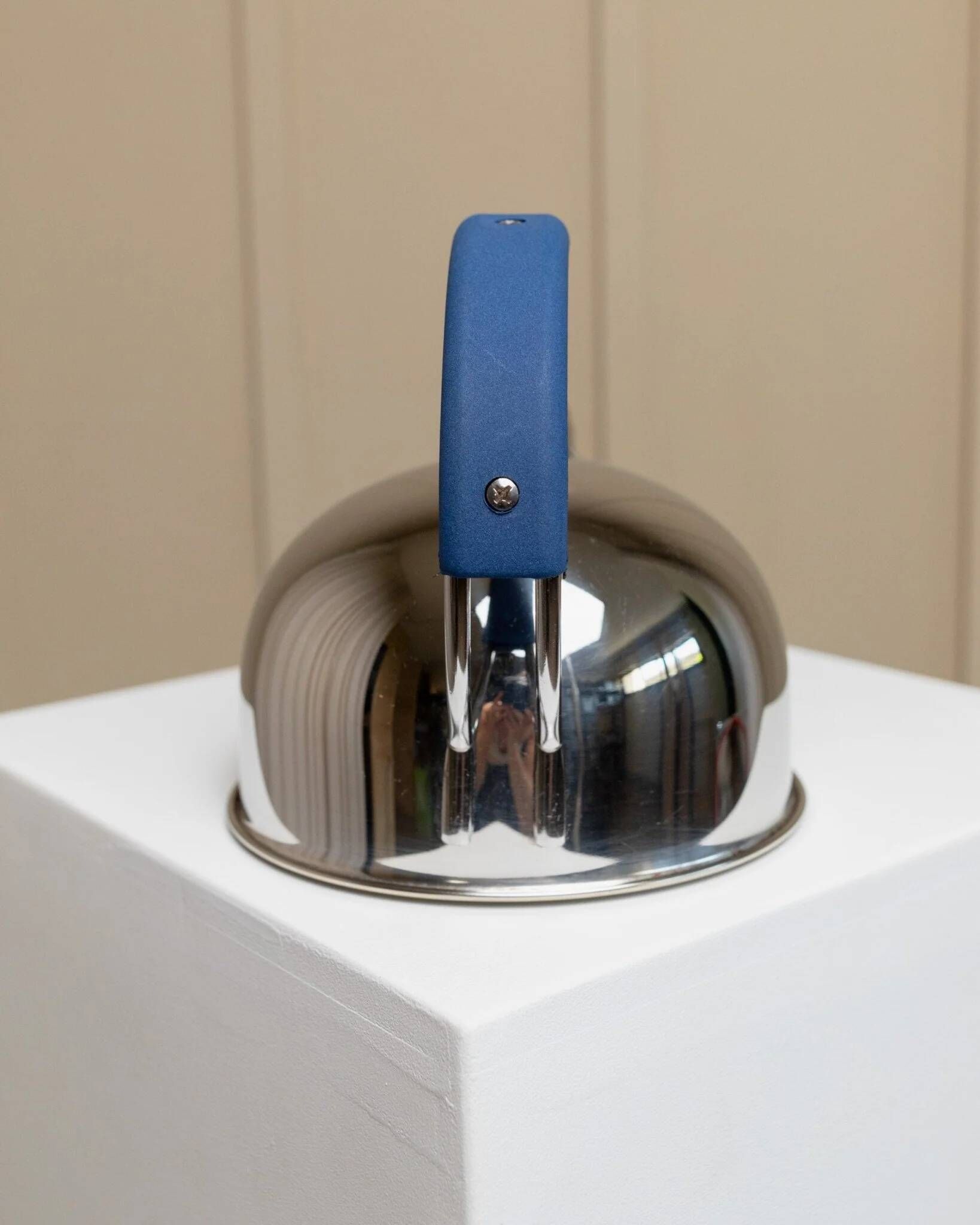 Polished argent metal kettle with blue accents – Italian 1980s design, retro stainless