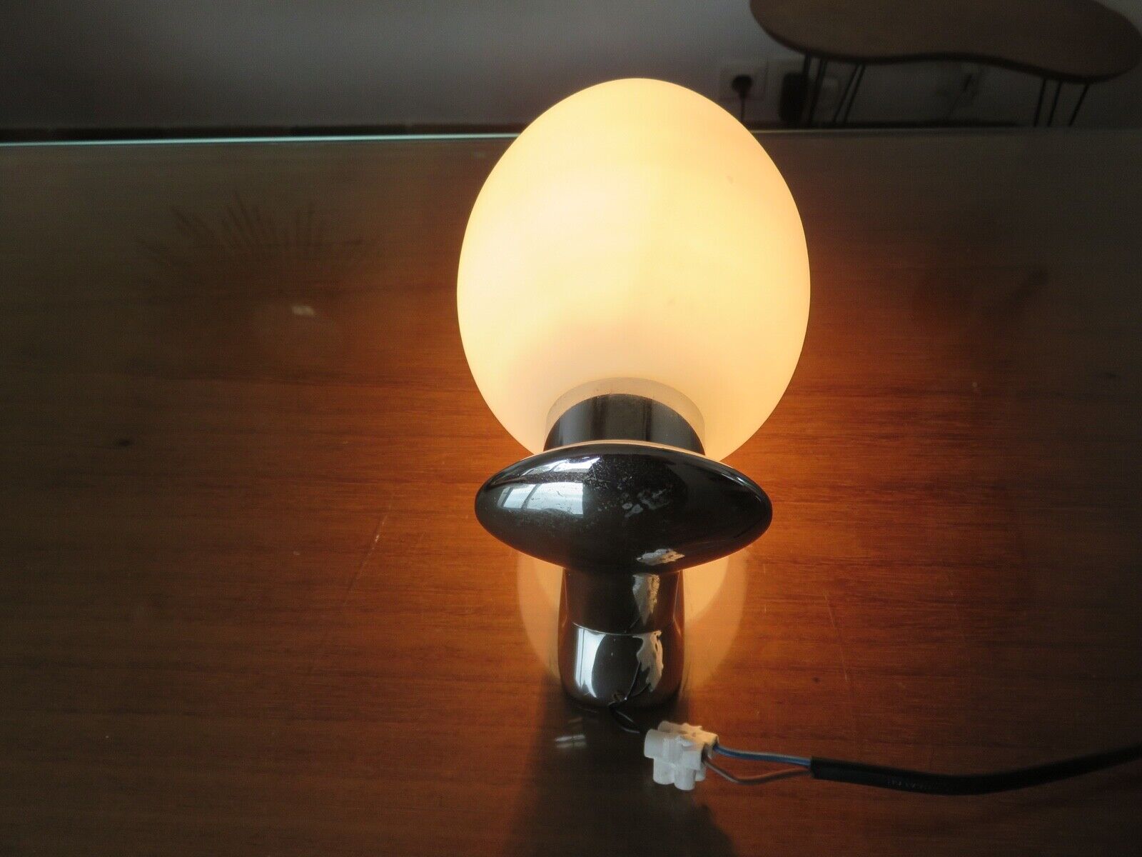 Wall lamps in chromed metal and opaline glass