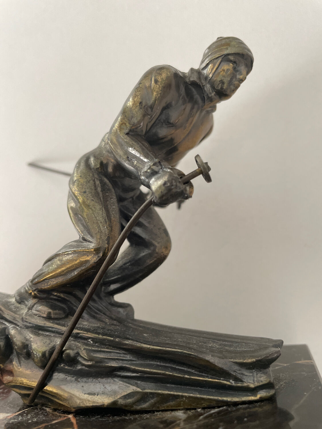 Greenhouse books Art Deco skiers