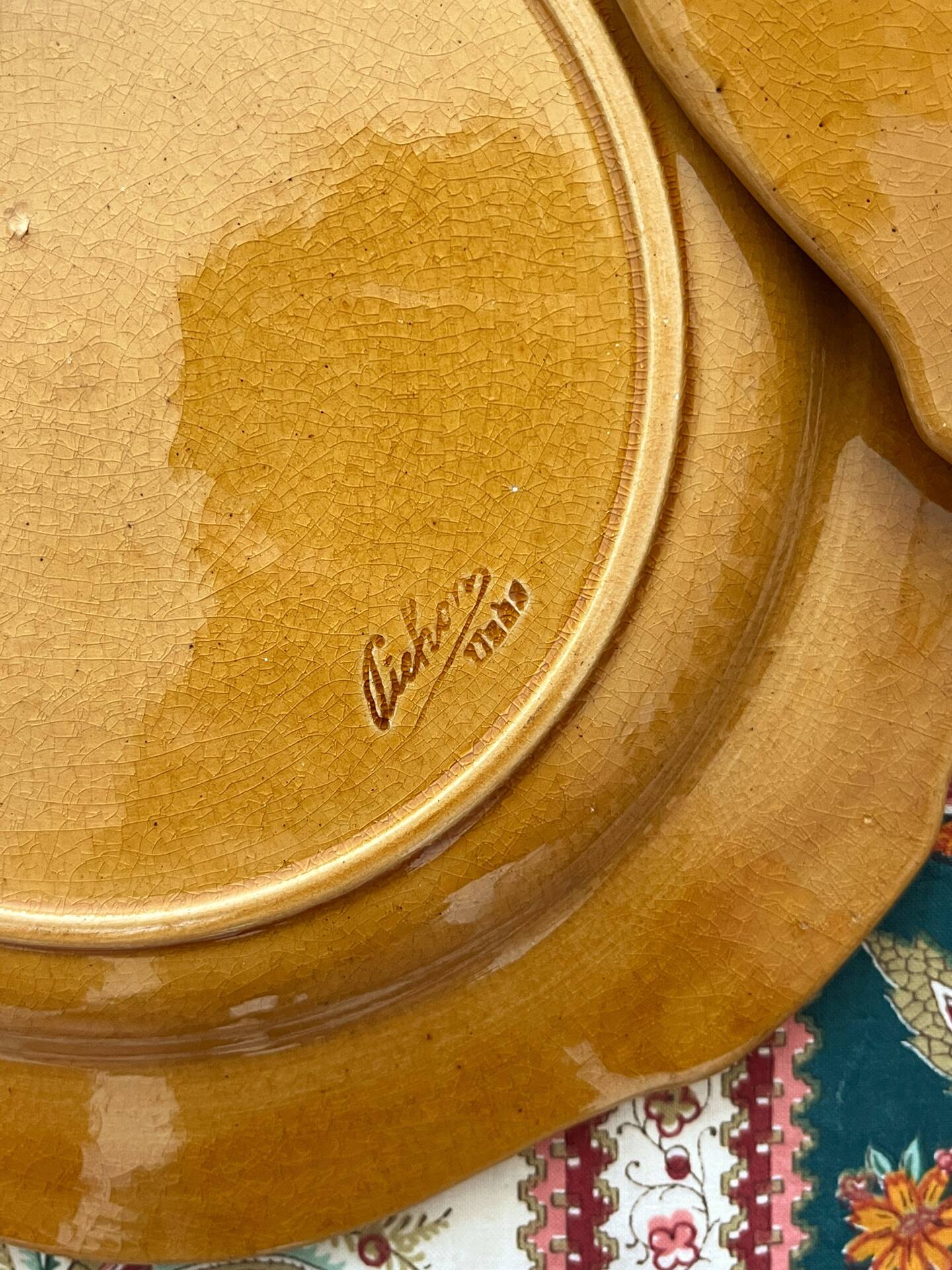 4 dessert plates in ceramic Pichon Uzes ochre yellow