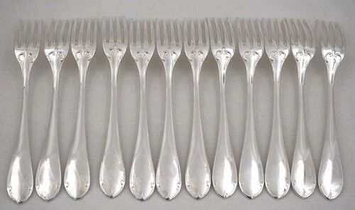 Ercuis Neo-Gothic style, 38-piece cutlery set in silver-plated metal, excellent condition.