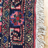 Hand-knoked Persian rug 165 x 113 cm