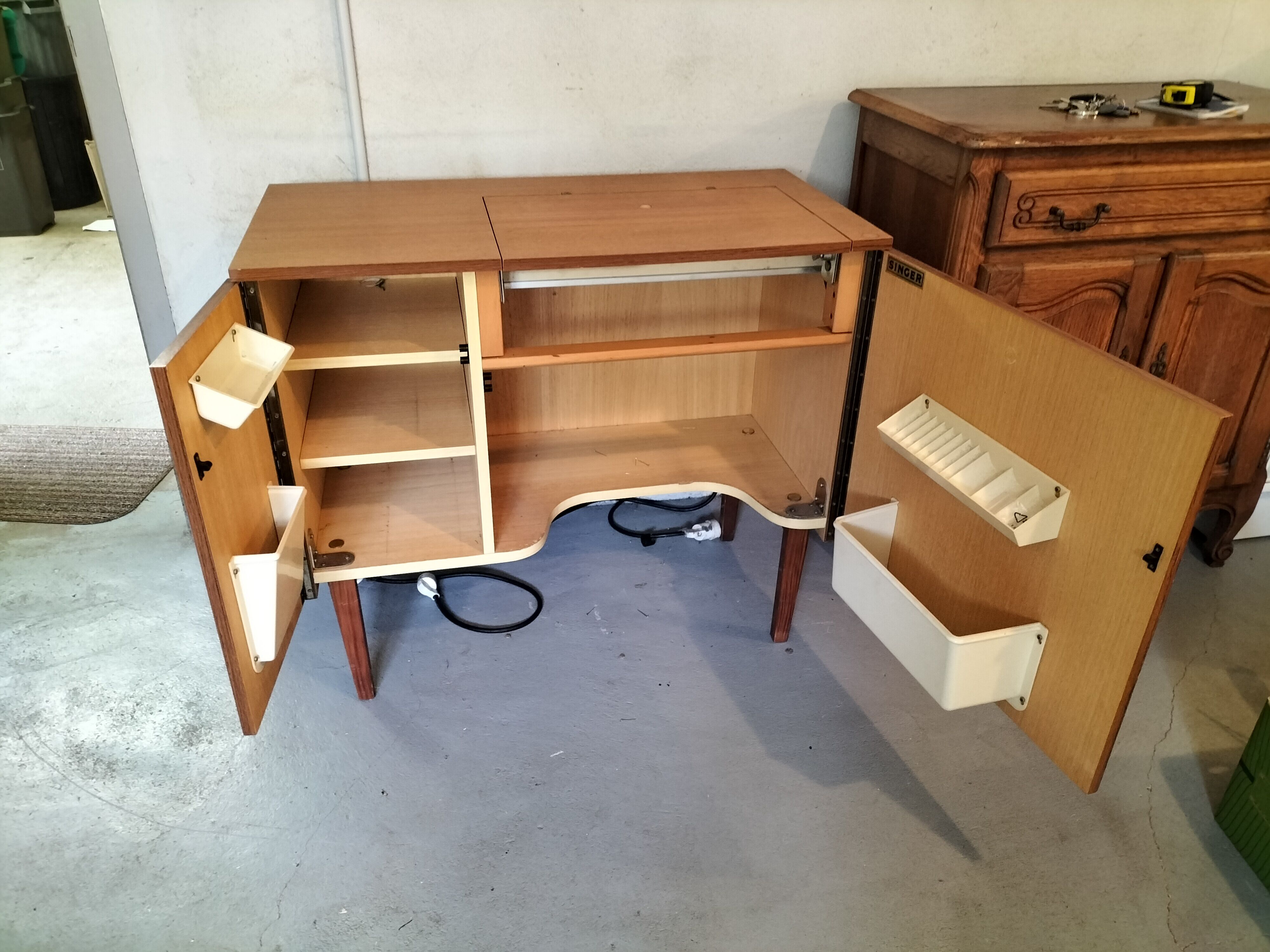 Meuble de machine à coudre