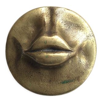 Brass "mouth" paperweight, 70s